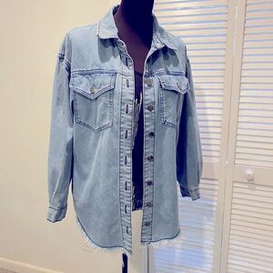 Denim Button-Up Shirt Jacket - Shacket w/ Four Pockets. Great Condition.💝